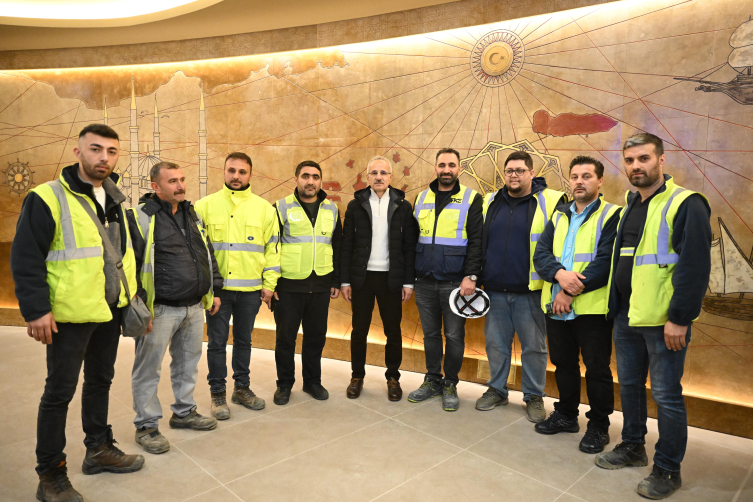 Bakan Uraloğlu, İstanbul Havalimanı Metro Hattı’nı Gayrettepe İstasyonu’nda İnceledi.